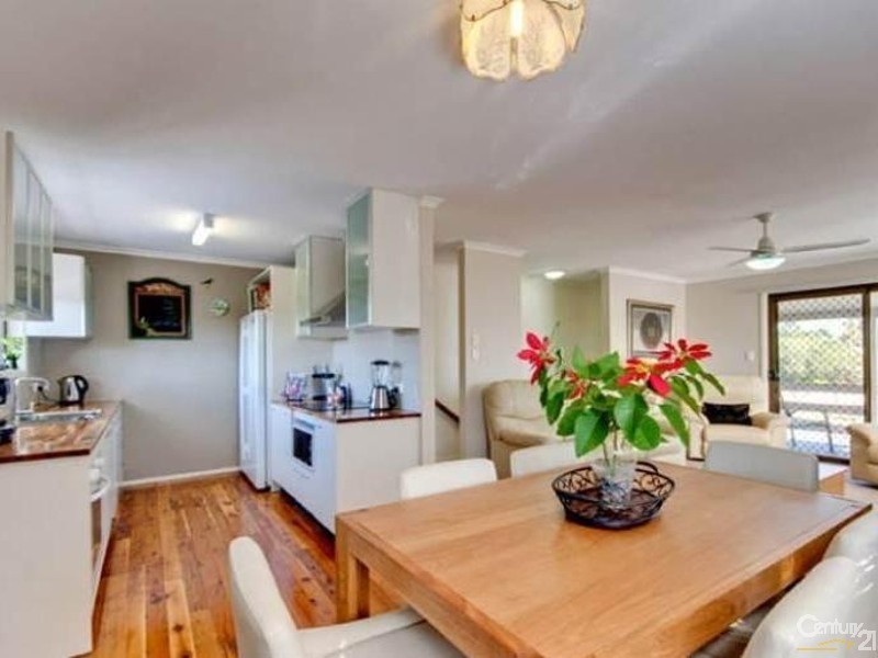 12 Carter Court, Sandstone Point QLD 4511