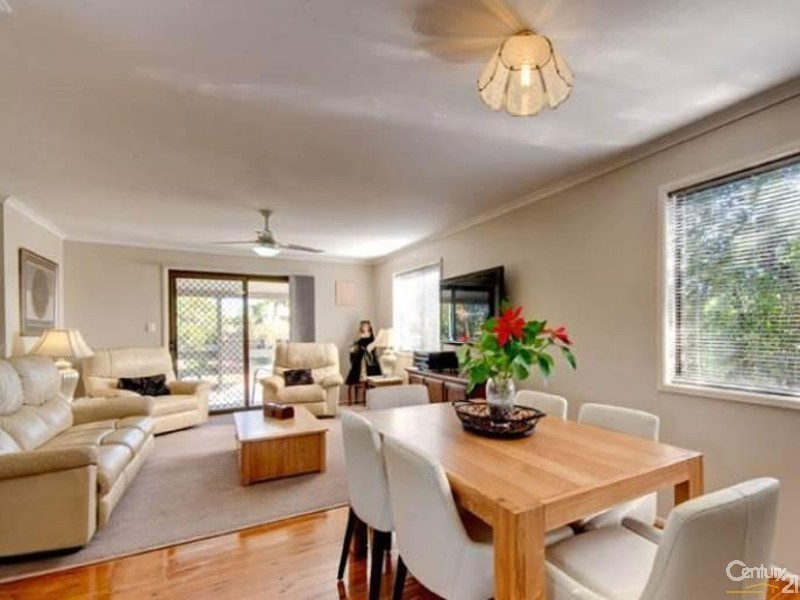 12 Carter Court, Sandstone Point QLD 4511