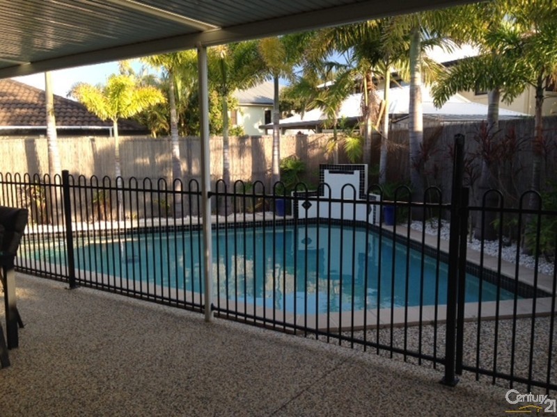 17 Seaforth Street, Sandstone Point QLD 4511