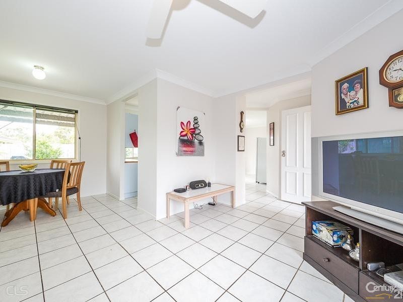 2 Bream Court, Sandstone Point QLD 4511