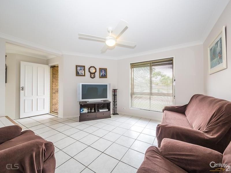 2 Bream Court, Sandstone Point QLD 4511