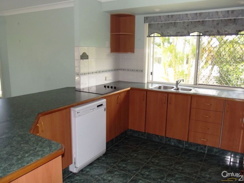 2 Schooner Court, Banksia Beach QLD 4507