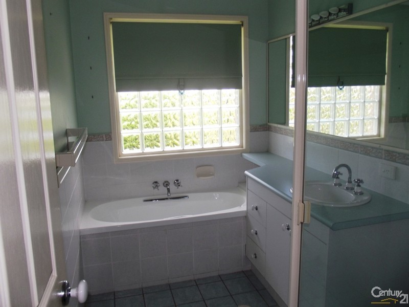 2 Schooner Court, Banksia Beach QLD 4507