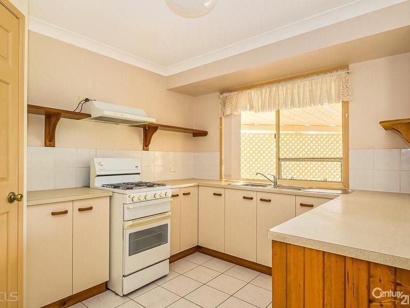 5 Mackerel Street, Sandstone Point QLD 4511