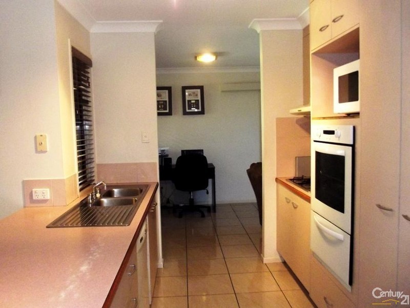 5 Lawn Street, Bongaree QLD 4507