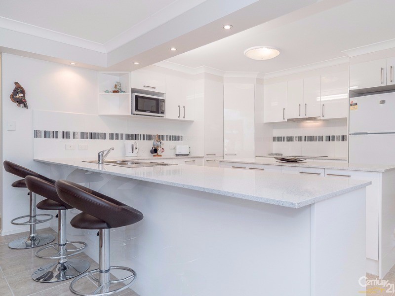 16 Ardel Place, Sandstone Point QLD 4511