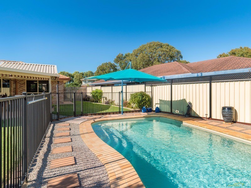 16 Ardel Place, Sandstone Point QLD 4511