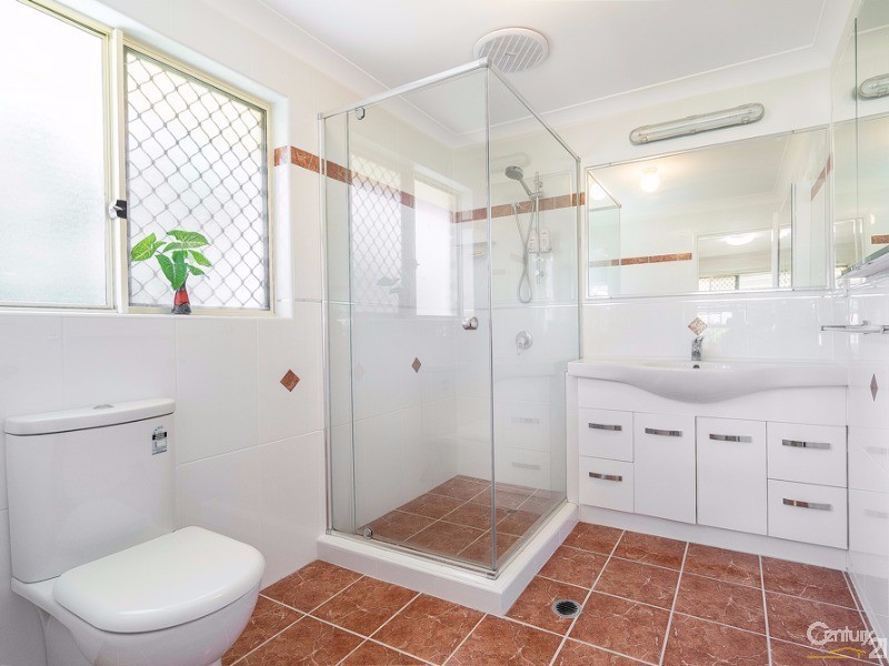 16 Ardel Place, Sandstone Point QLD 4511