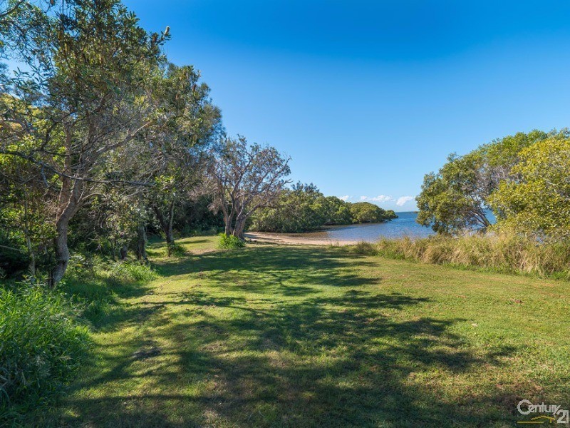 16 Ardel Place, Sandstone Point QLD 4511