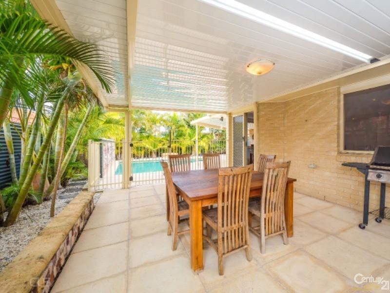 3 Reeders Street, Sandstone Point QLD 4511