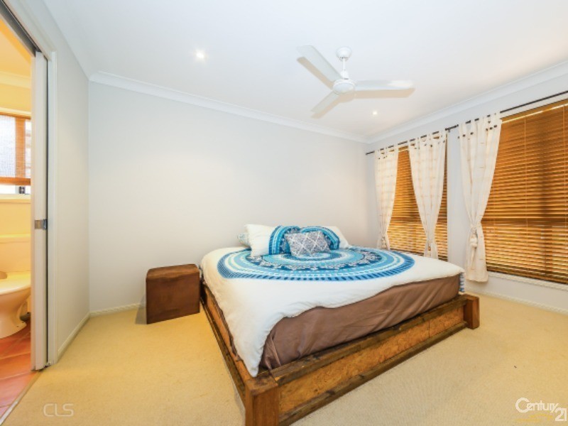 3 Reeders Street, Sandstone Point QLD 4511