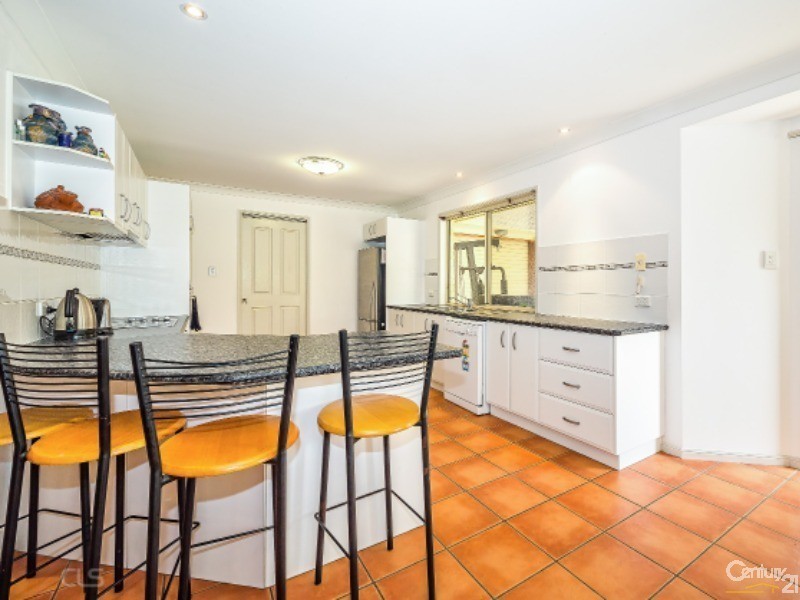 3 Reeders Street, Sandstone Point QLD 4511