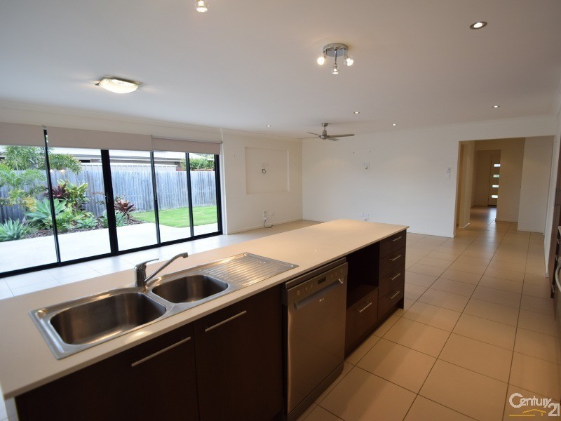 10 Ningi Waters Drive, Ningi QLD 4511