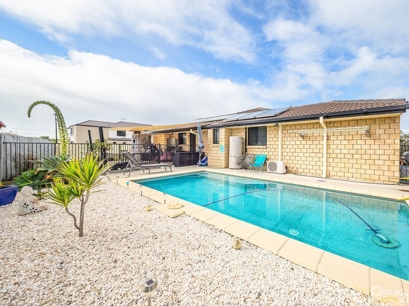 22 Tallow Crt, Sandstone Point QLD 4511
