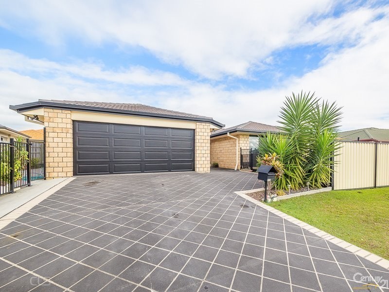 22 Tallow Crt, Sandstone Point QLD 4511