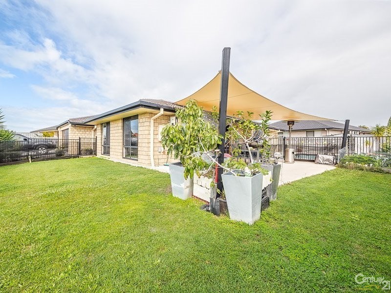 22 Tallow Crt, Sandstone Point QLD 4511