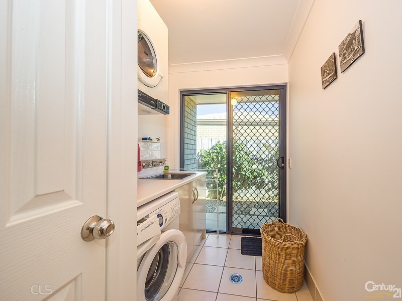 21 Eimeo Place, Sandstone Point QLD 4511