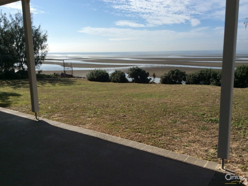 27 Biggs Ave, Beachmere QLD 4510