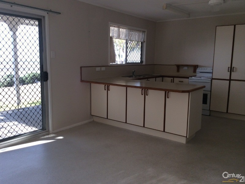 27 Biggs Ave, Beachmere QLD 4510