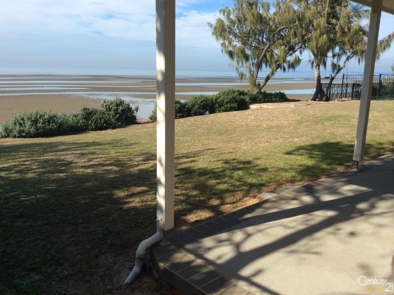 27 Biggs Ave, Beachmere QLD 4510