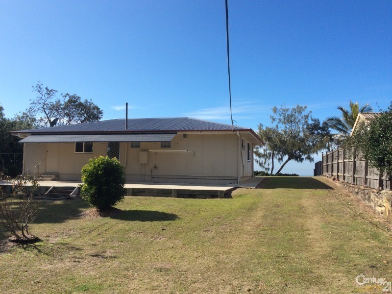 27 Biggs Ave, Beachmere QLD 4510