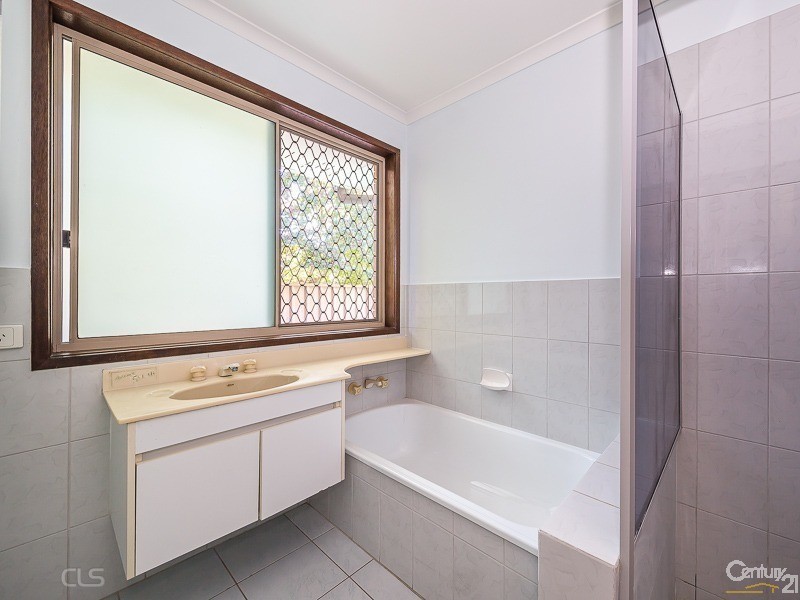 36 Gordon Crescent, Sandstone Point QLD 4511