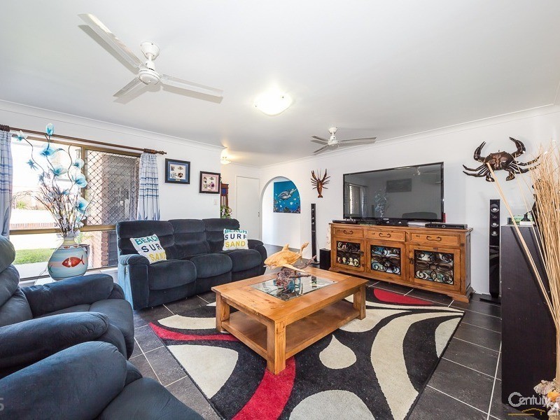 75 Bestmann Road East, Sandstone Point QLD 4511