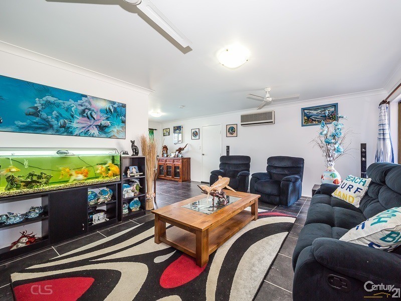 75 Bestmann Road East, Sandstone Point QLD 4511