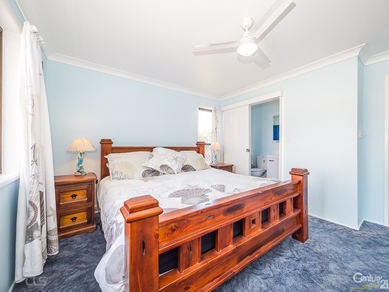 75 Bestmann Road East, Sandstone Point QLD 4511