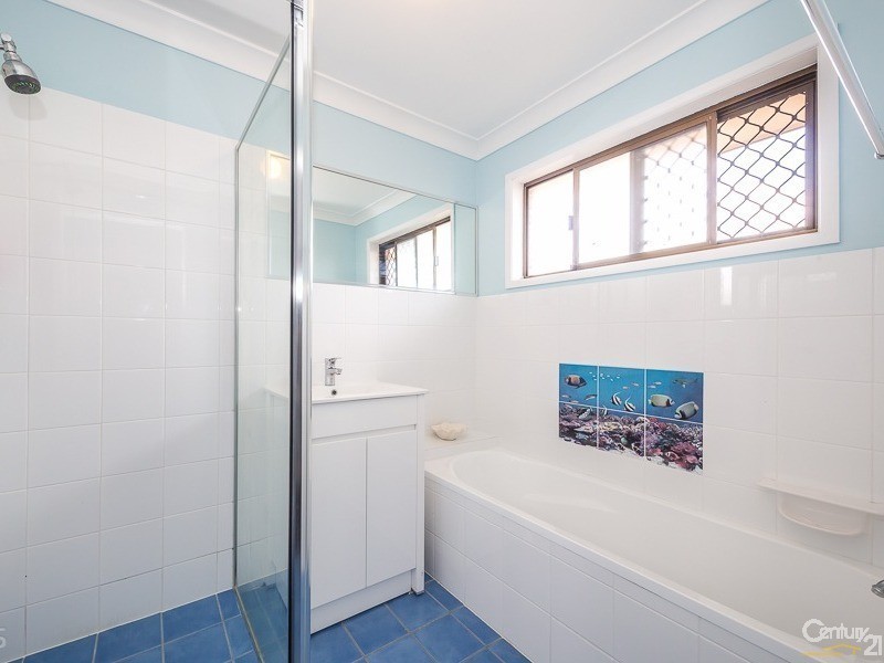 75 Bestmann Road East, Sandstone Point QLD 4511