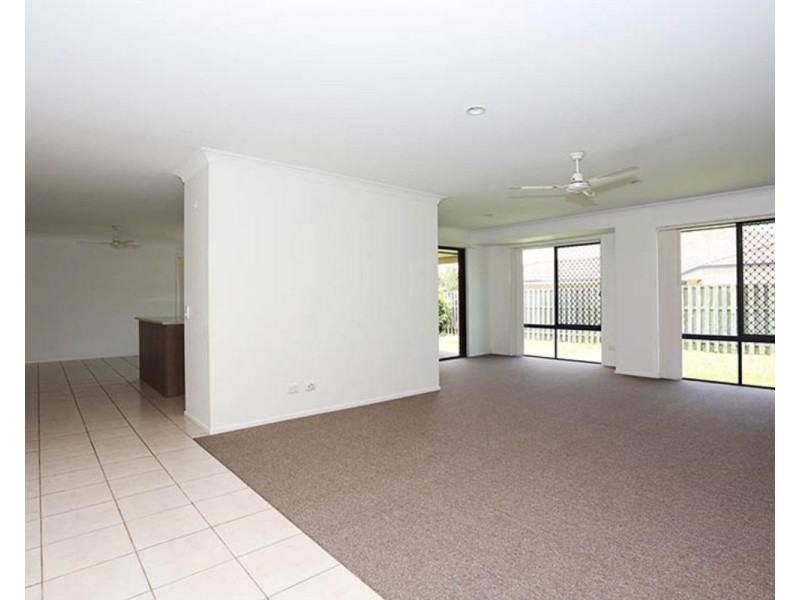 316 Bestmann Road, Sandstone Point QLD 4511