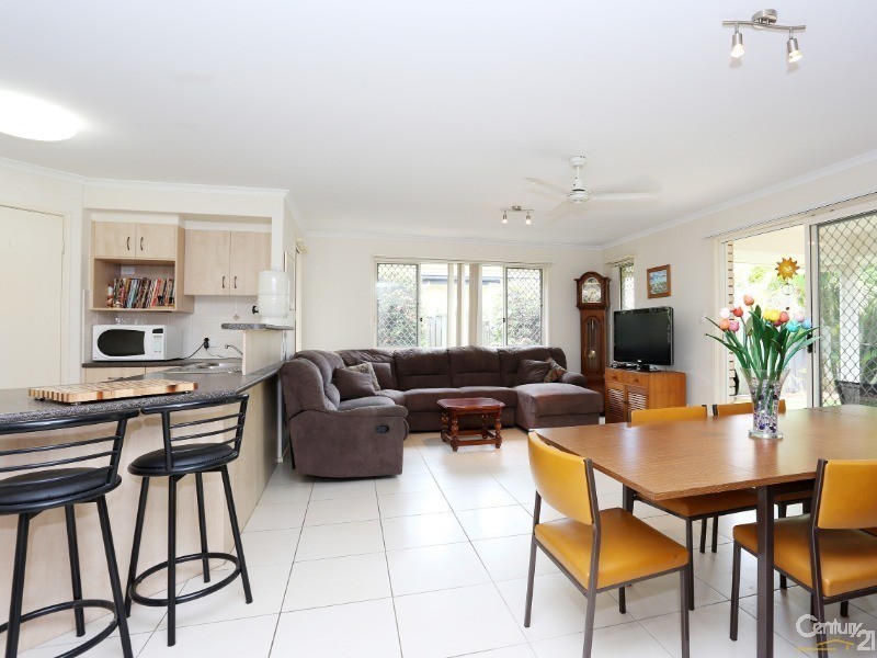 8 Rushcutters Court, Sandstone Point QLD 4511