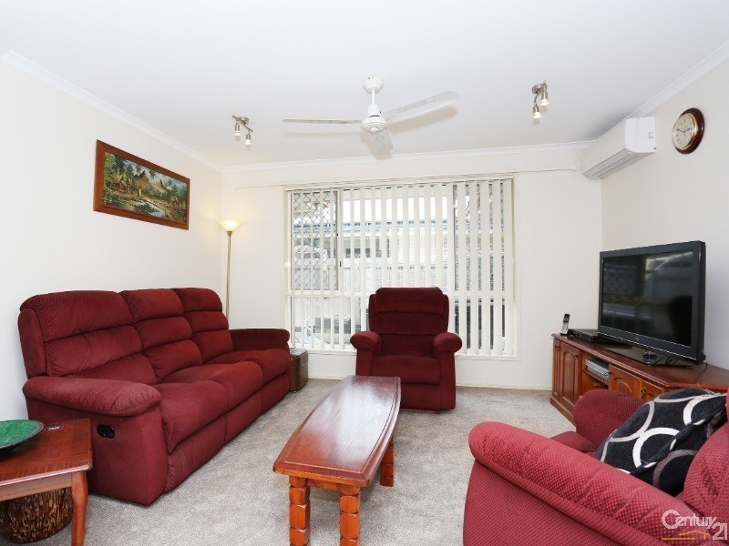 8 Rushcutters Court, Sandstone Point QLD 4511