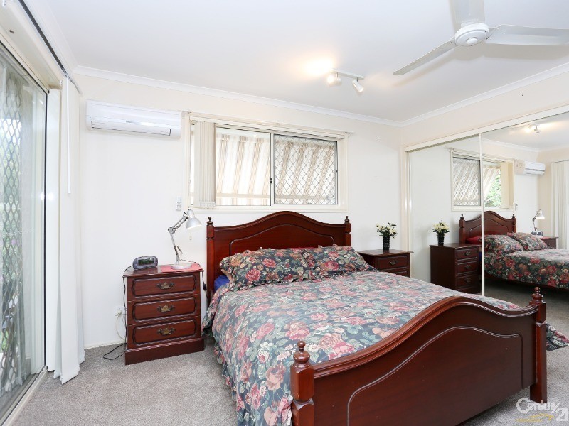 8 Rushcutters Court, Sandstone Point QLD 4511