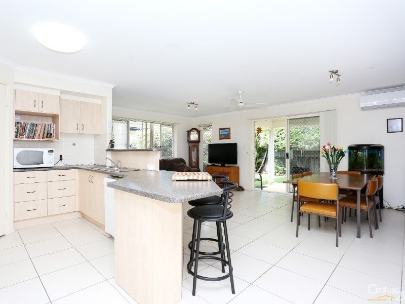 8 Rushcutters Court, Sandstone Point QLD 4511