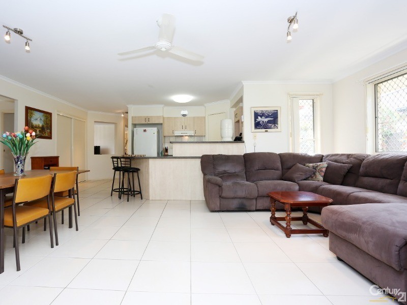 8 Rushcutters Court, Sandstone Point QLD 4511