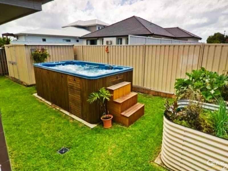 6 Robusta Court, Banksia Beach QLD 4507