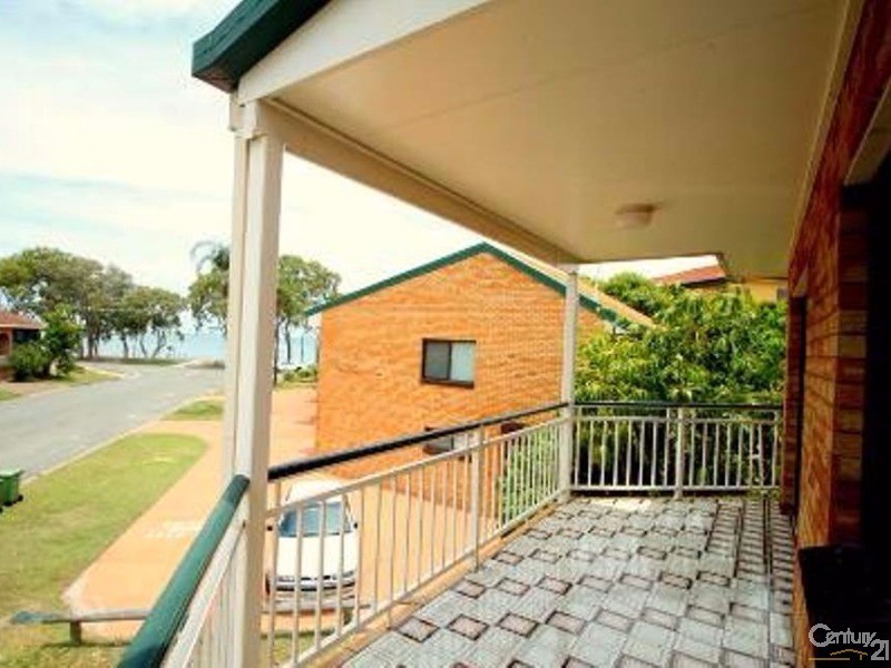 2/20 Winston Drive, Bongaree QLD 4507