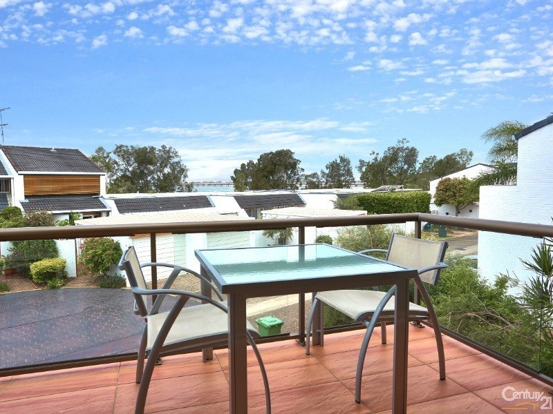 8A/16 Spinnaker Drive, Sandstone Point QLD 4511