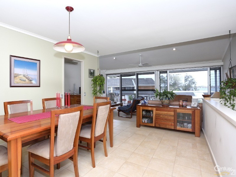 8A/16 Spinnaker Drive, Sandstone Point QLD 4511