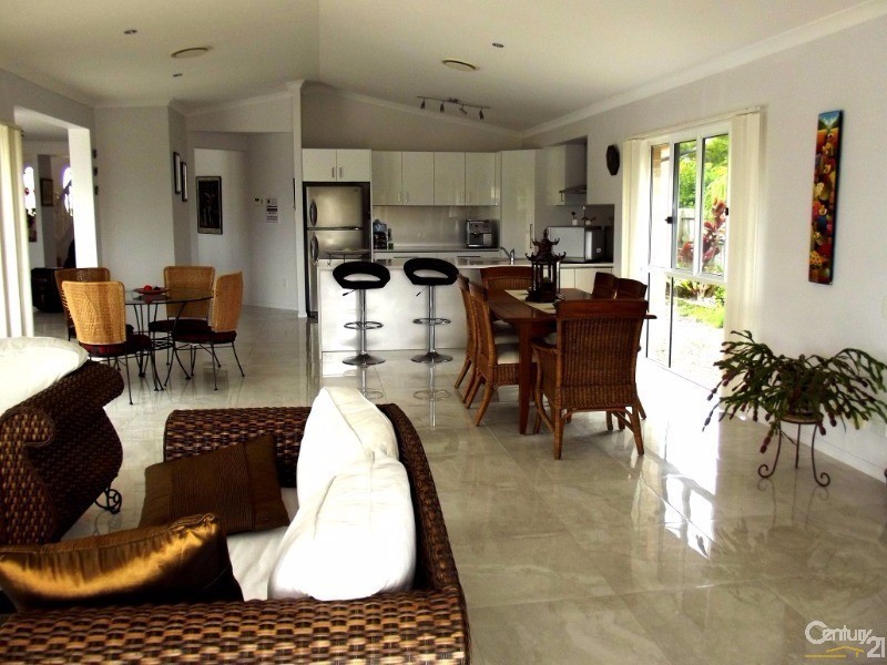 52 Pacific Drive, Banksia Beach QLD 4507