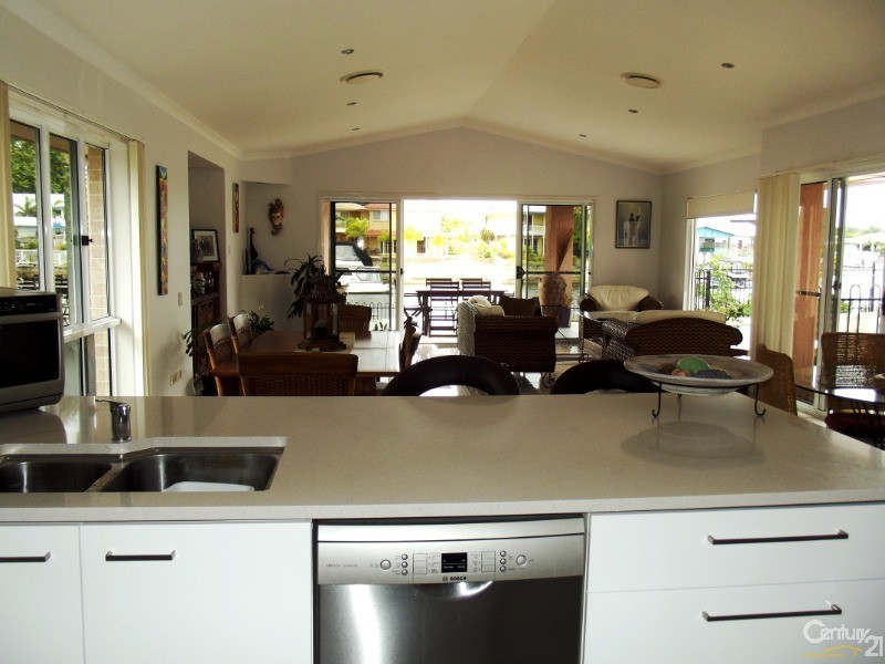 52 Pacific Drive, Banksia Beach QLD 4507