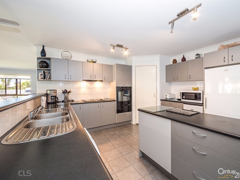 4 Biggera Court, Sandstone Point QLD 4511