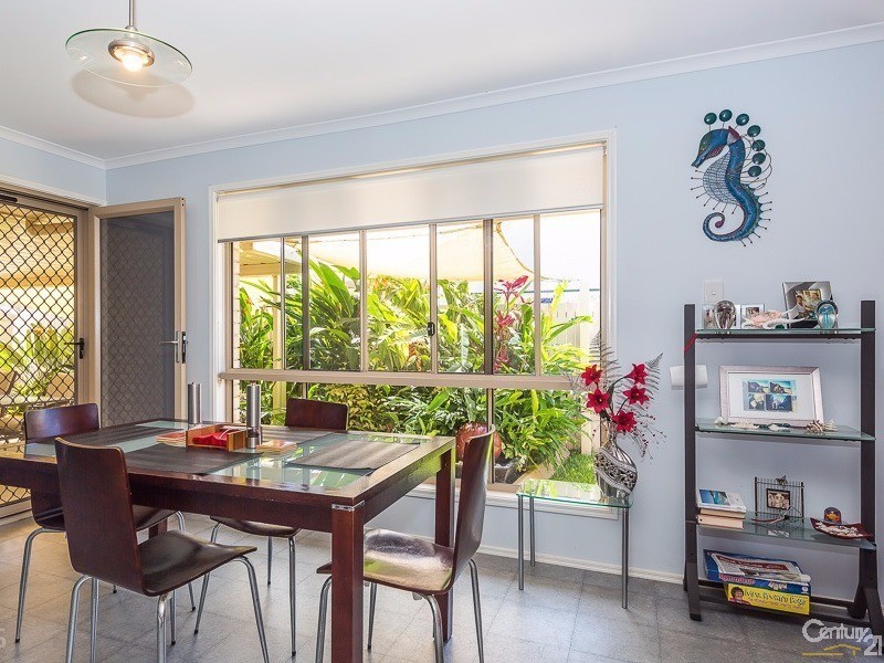 4 Biggera Court, Sandstone Point QLD 4511