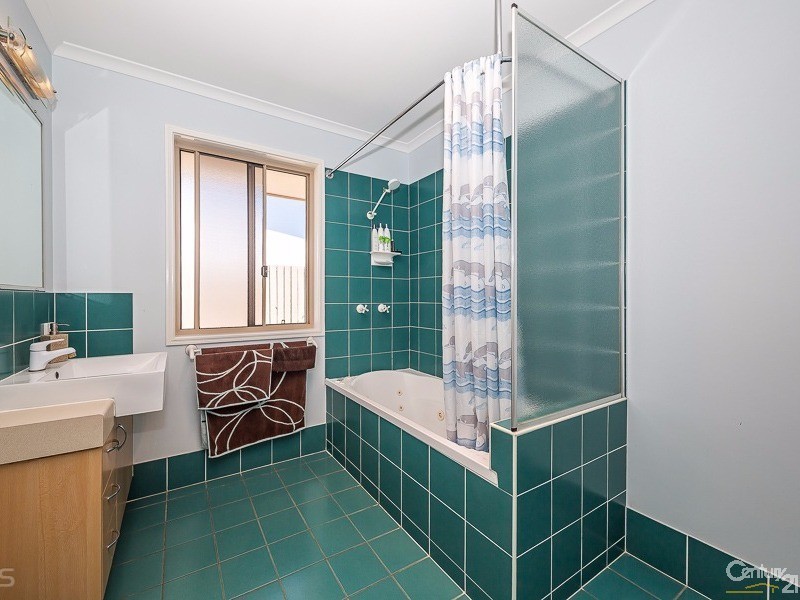 4 Biggera Court, Sandstone Point QLD 4511