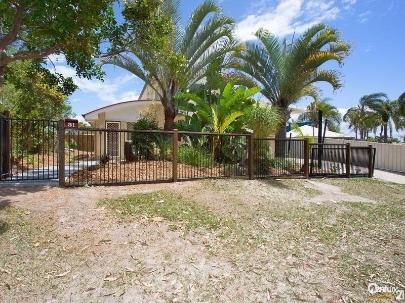 31  Gordon Crescent, Sandstone Point QLD 4511