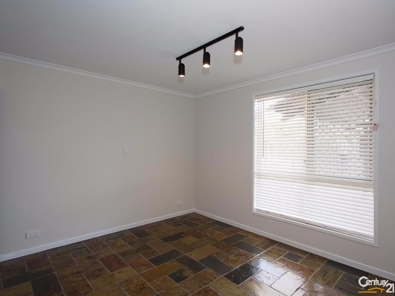 31  Gordon Crescent, Sandstone Point QLD 4511