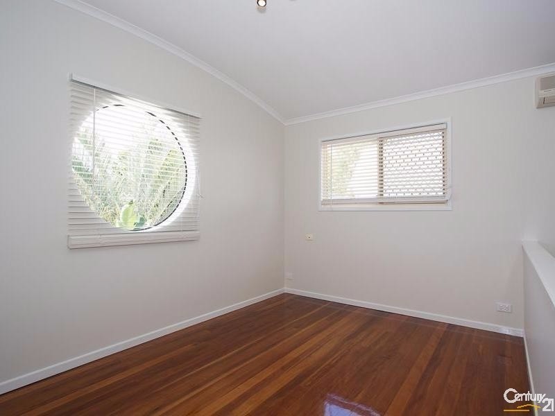 31  Gordon Crescent, Sandstone Point QLD 4511