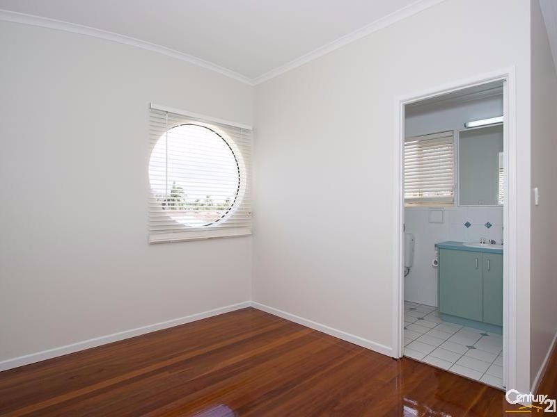 31  Gordon Crescent, Sandstone Point QLD 4511