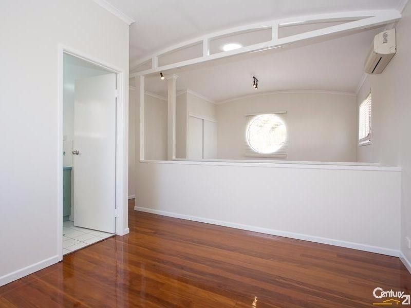 31  Gordon Crescent, Sandstone Point QLD 4511